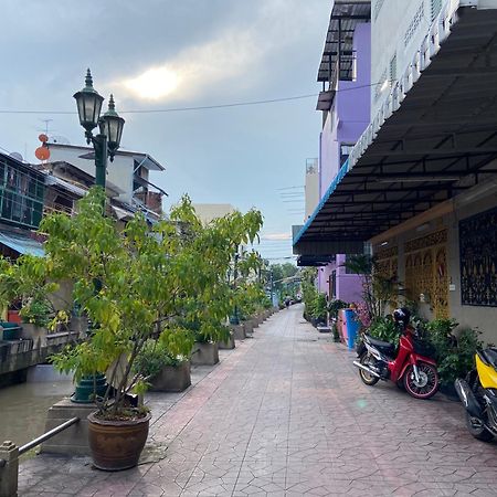 Bangkok Neighborhood Hostel Exterior photo