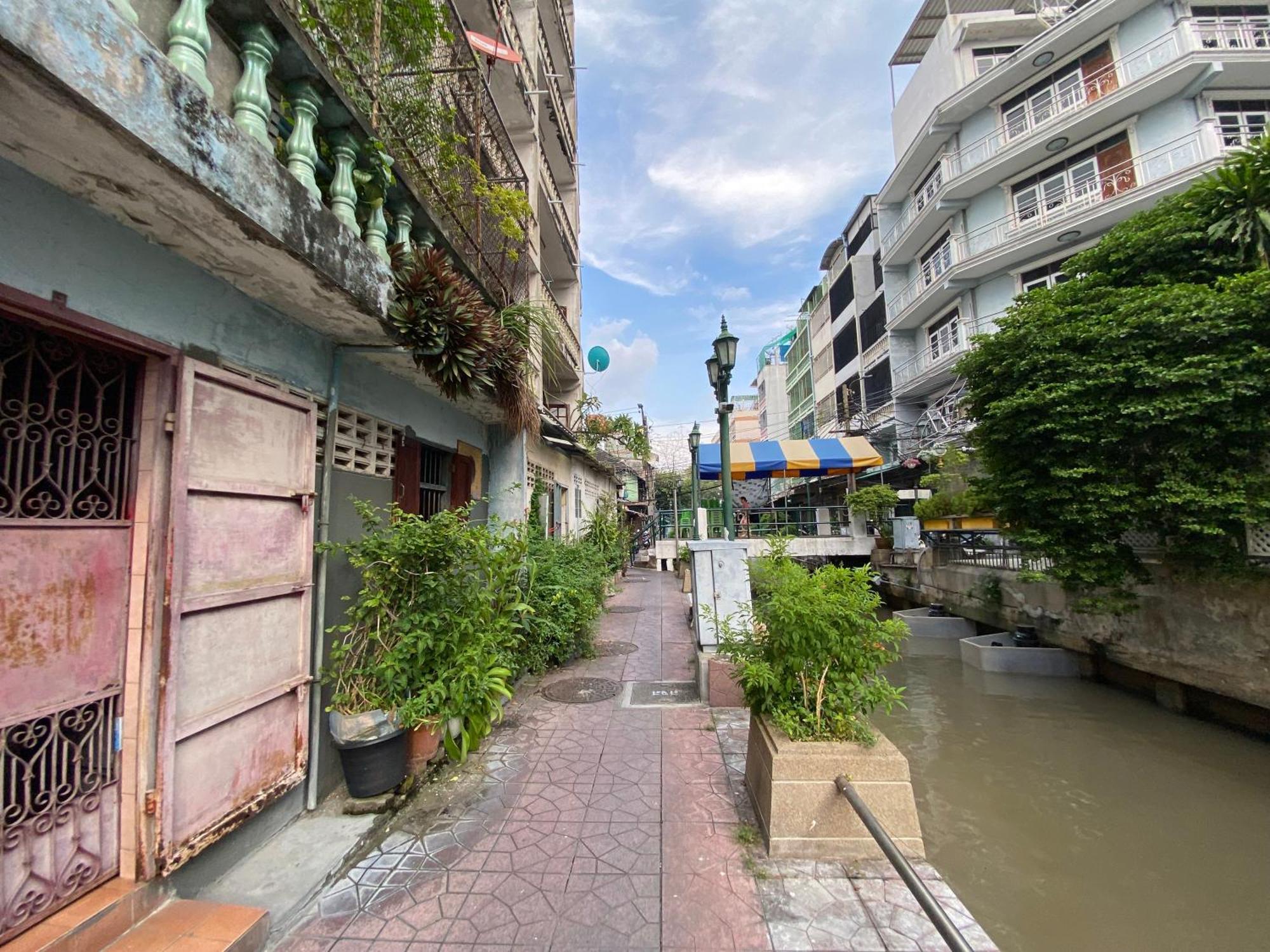 Bangkok Neighborhood Hostel Exterior photo