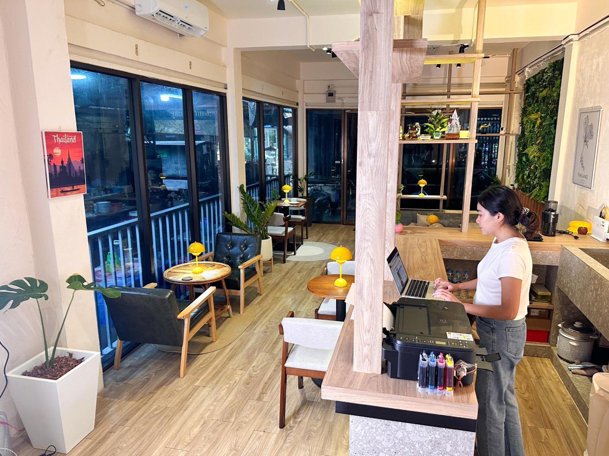 Bangkok Neighborhood Hostel Exterior photo