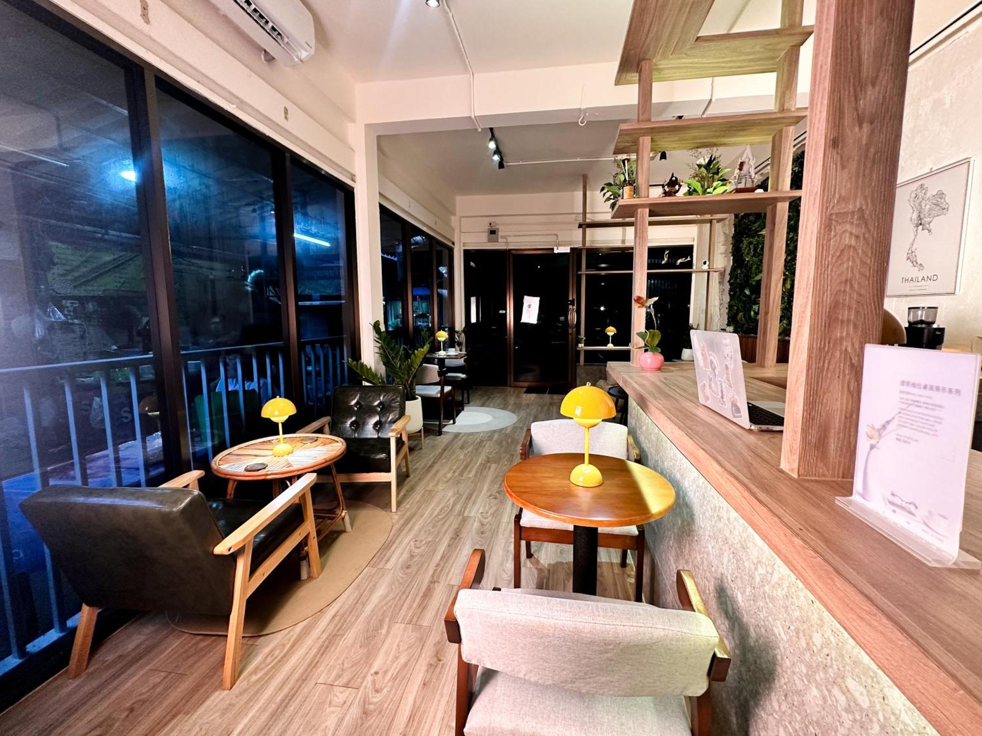 Bangkok Neighborhood Hostel Exterior photo